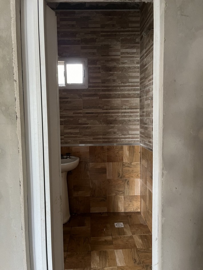 CASA CON COCHERA Y LOCALES!! A METROS DE AVDA. PEÑALOZA!! ZONA NOROESTE!!