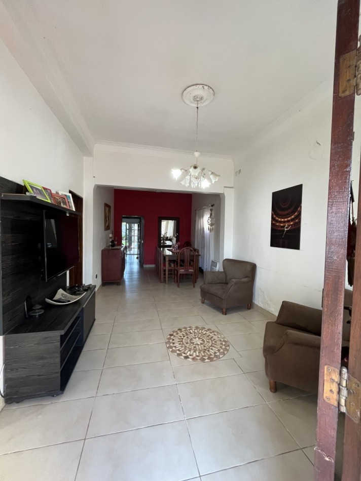 CASA IMPECABLE CON PISCINA Y DE GRAN TAMAÑO ! OPORTUNIDAD ! 