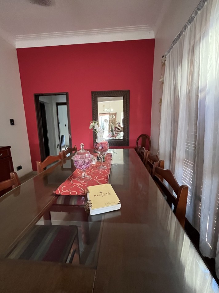 CASA IMPECABLE CON PISCINA Y DE GRAN TAMAÑO ! OPORTUNIDAD ! 