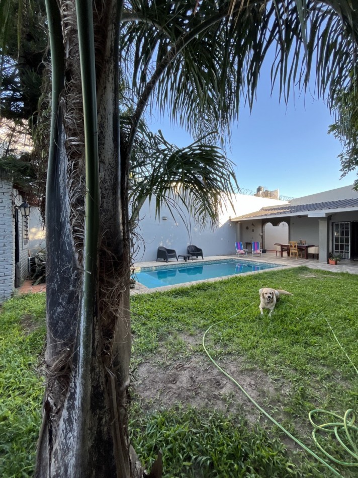 CASA IMPECABLE CON PISCINA Y DE GRAN TAMAÑO ! OPORTUNIDAD ! 