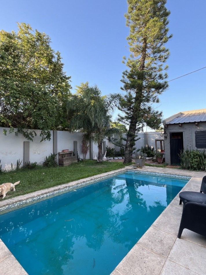 CASA IMPECABLE CON PISCINA Y DE GRAN TAMAÑO ! OPORTUNIDAD ! 