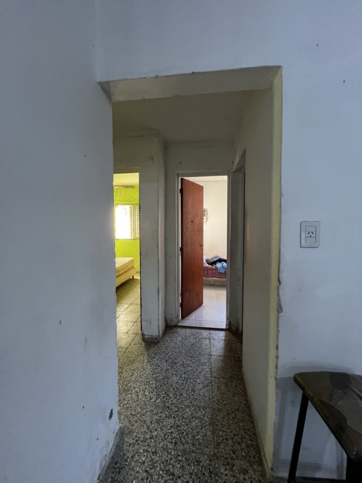 CASA CON GRAN PATIO VERDE ! IMPERDIBLE