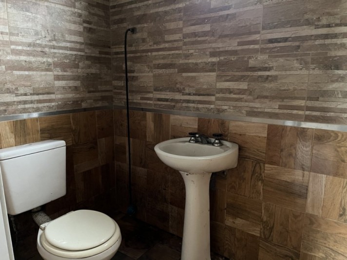 CASA CON COCHERA Y LOCALES!! A METROS DE AVDA. PEÑALOZA!! ZONA NOROESTE!!