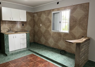 CASA CON COCHERA Y LOCALES!! A METROS DE AVDA. PEÑALOZA!! ZONA NOROESTE!!