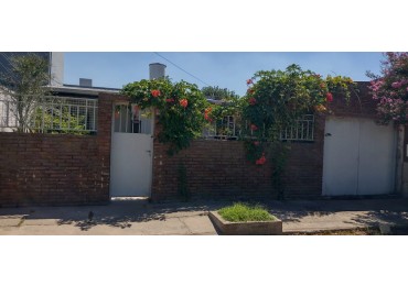 COMODA CASA DE 2/3 DORMITORIOS EN BA. FONAVI, SAN JAVIER (STA FE)