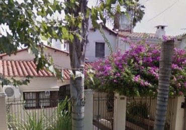 CASA CON 3 DORMITORIOS+ESTUDIO+PATIO VERDE GRANDE Y PISCINA A METROS DE LA COSTANERA 