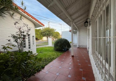 CASA DE CATEGORIA + LOCAL SOBRE AVDA EXCELENTE ESTADO !! IMPERDIBLE !! 