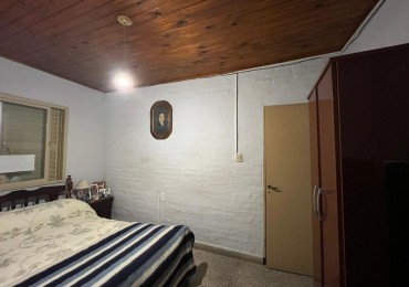 CASA + MONOAMBIENTE A LA VUELTA DE LAS 5 ESQUINAS UBICACION PRIVILEGIADA! OPORTUNIDAD UNICA! APTA A CREDITO!